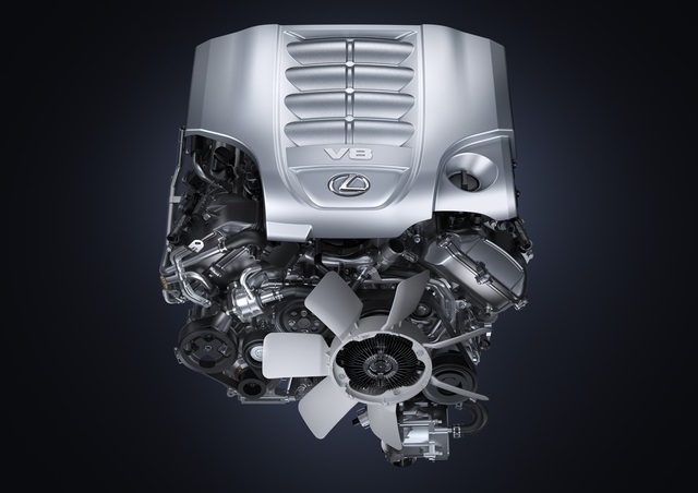 
LX570 mới được trang bị Động cơ V8 5.7L kết hợp với Hộp số tự động 8 cấp, hệ dẫn động bốn bánh 4WD.
