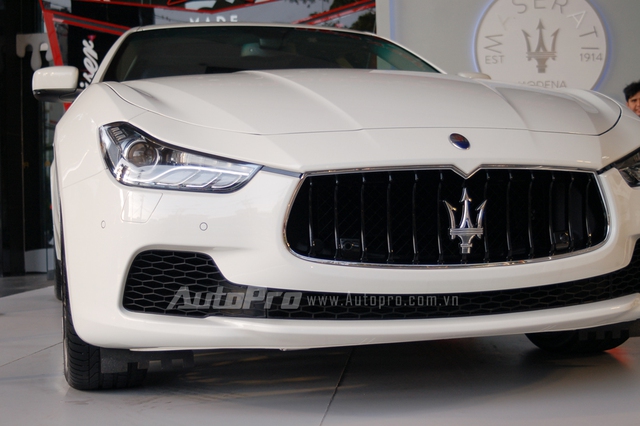 Maserati Ghibli chính hãng có giá 5,455 tỷ Đồng tại Việt Nam