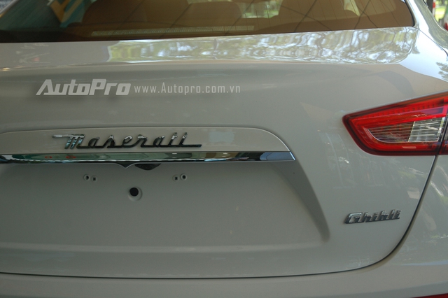 
Maserati Ghibli bao gồm bốn phiên bản là tiêu chuẩn, Ghibli S, Ghibli S Q4 và Diesel. Chiếc đầu tiên xuất hiện tại Việt Nam là bản S Q4. Trong khi đó, chiếc Maserati Ghibli được phân phối chính hãng là phiên bản tiêu chuẩn.
