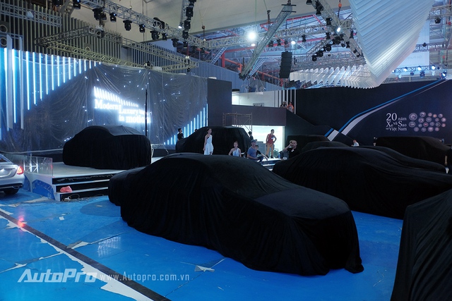 
Tại triển lãm VMS 2015, Mercedes-Benz phô trương tất cả những mẫu xe của mình gồm từ C-class, E-Class, S-Class và cả chiếc G500 Edition 1.
