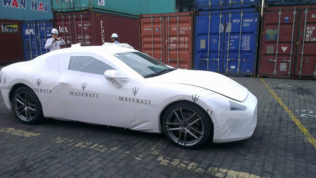 
Maserati Granturismo Sport xuất hiện tại cảng VICT được bao bọc toàn thân khá kỹ lưỡng.
