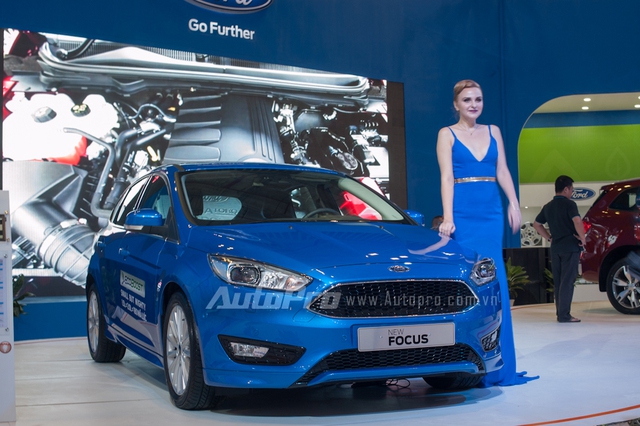 
Focus thế hệ mới ra mắt tại Việt Nam với hai phiên bản Focus Trend có giá 799 triệu đồng và Focus Titanium cao cấp hơn có giá 899 triệu đồng. Điểm nổi bật trên Focus bản cao cấp nhất, thế hệ mới là động cơ EcoBoost dung tích nhỏ nhưng lại mang đến công suất ấn tượng 177 mã lực.
