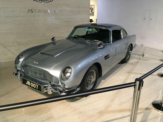 Aston Martin DB5 mang biển số JB 007 trong bộ phim đình đám Điệp Viên 007.