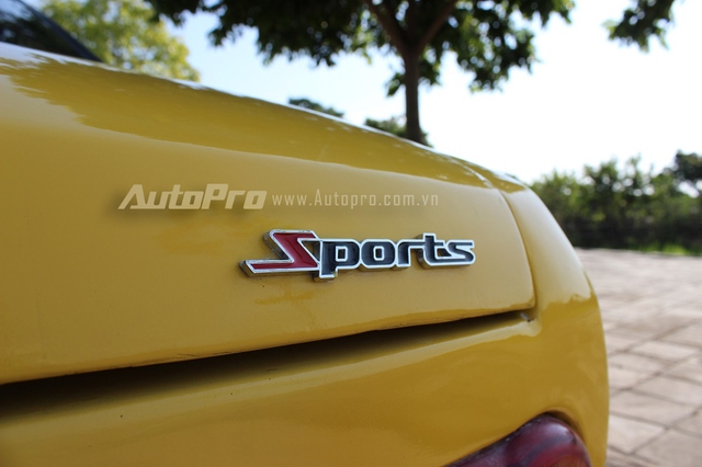 Trong quá trình vận chuyển đã thất lạc logo Mazda nên chủ xe đã “tút tát” lại bằng “Sport” vừa đúng như thiết kế ban đầu lại thêm phần trẻ trung, năng động.
