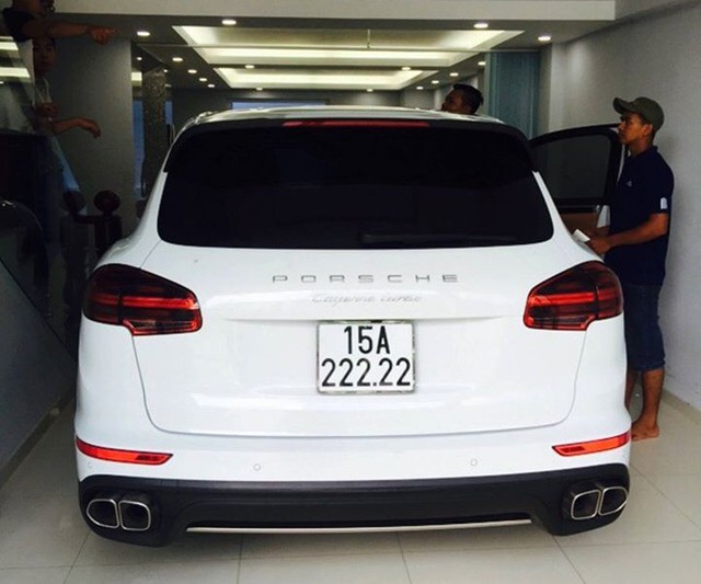 Porsche Cayenne Turbo đời 2015 sở hữu biển ngũ quý 2 ấn tượng.