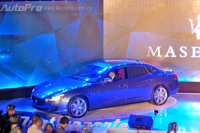 
Quattroporte được xem như át chủ bài cho kế hoạch tăng trưởng ấn tượng này từ 3 đến 5 năm. Ngay trong buổi ra mắt, hãng xe Maserati giới thiệu đến các khách hàng Việt thế hệ thứ 6 của dòng Quattroporte danh tiếng.
