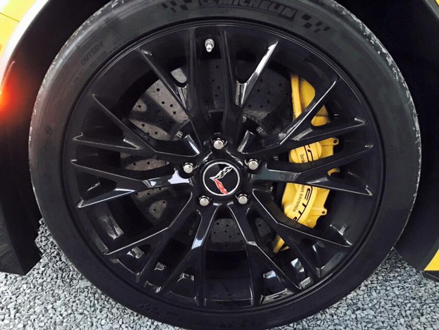 Tại thị trường nước ngoài, Chevrolet Corvette Z06 2015 có giá vào khoảng 79.000 USD.