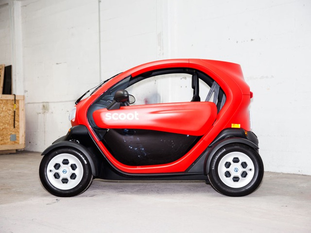 
Xe điện nhưng tiện như xe máy, Twizy đang đắt hàng tại Mỹ như một mẫu xe thuê.
