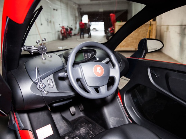 Khoang nội thất với đầy đủ tiện nghi của Twizy