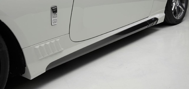 Hông xe, Wald tạo hình cho mẫu xe siêu sang bằng nẹp lườn carbon ấn tượng.