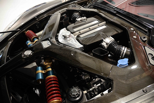 Aston Martin One-77 được trang bị động cơ V12, hút khí tự nhiên, dung tích 6,3 lít, sản sinh công suất cực đại 750 mã lực. Sức mạnh được truyền tới bánh thông qua hộp số tự động 6 cấp. Nhờ đó, Aston Martin One-77 có thể tăng tốc từ 0-100 km/h trong 3,7 giây và đạt vận tốc tối đa 354 km/h.