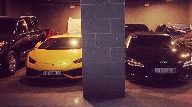 
Hình ảnh cặp đôi Lamborghini Huracan và Audi R8 đeo biển số tứ quý nằm chung gara từng gây xôn xao trước đây. Tại thị trường Việt Nam, bộ đôi siêu xe này có tổng giá trị vào khoảng 26 tỷ Đồng.

