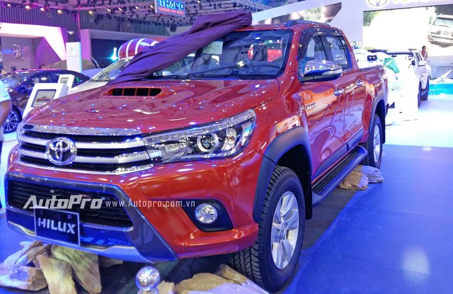 
Các mẫu xe hiện đang có bán tại thị trường Việt của Toyota cũng góp mặt đầy đủ. Trong hình là mẫu xe Toyota Hilux được giới thiệu cách đây không lâu.
