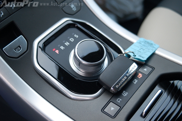 
Range Rover Evoque 2015, được trang bị hộp số tự động 9 cấp mới, thay cho loại 6 cấp.
