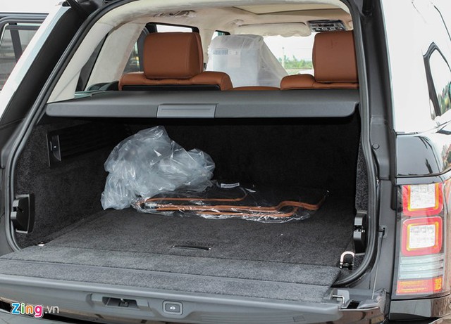 
Cốp chứa đồ của Range Rover Autobiography có dung tích tới 900 lít.
