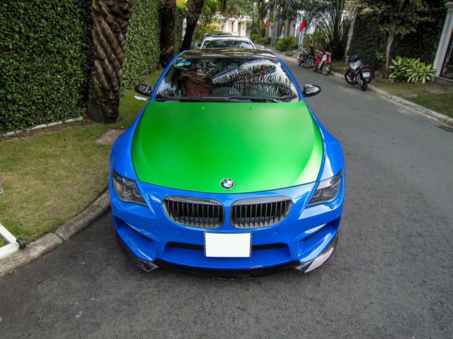 
BMW M6 độ body Hamann hàng độc tại Việt Nam. Chiếc xe được chủ nhân thay đổi màu sắc nhiều lần.
