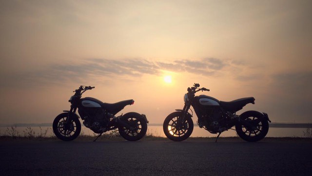 
Hình ảnh được Johnny Trí Nguyễn và Nhung Kate lưu lại trên hành trình 600 km cùng 2 chiếc Ducati Scrambler.
