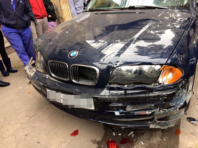 
Chiếc BMW gây tai nạn.
