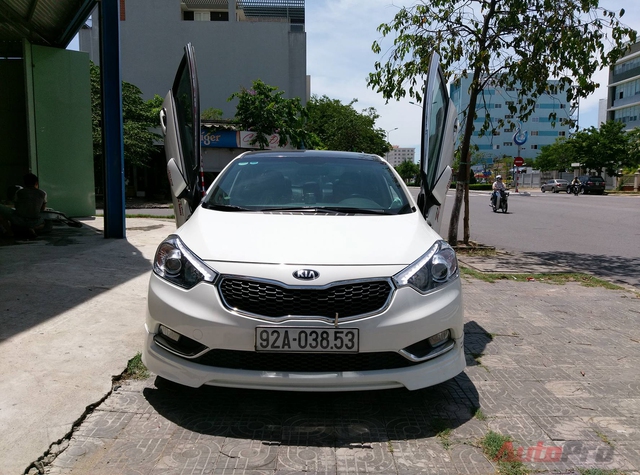 
Kia K3 hiện là một trong hai mẫu sedan hạng C bán chạy nhất tại Việt Nam. Xe hiện chỉ đứng sau Mazda3 và đang tạo khoảng cách khá an toàn với nhóm dưới, bao gồm: Toyota Altis, Chevrolet Cruze, Ford Focus hay Honda Civic.

