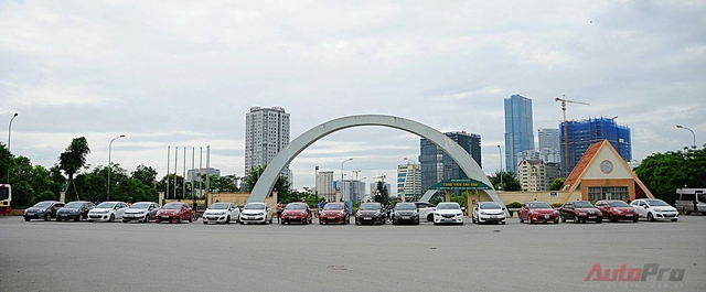 
Kia Rio hiện có hai lựa chọn tại Việt Nam, gồm sedan và hatchback với giá bán gần 500 triệu Đồng.
