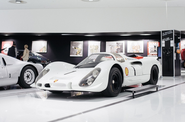 
Porsche 908 là một mẫu xe đua được sản xuất từ năm 1968.
