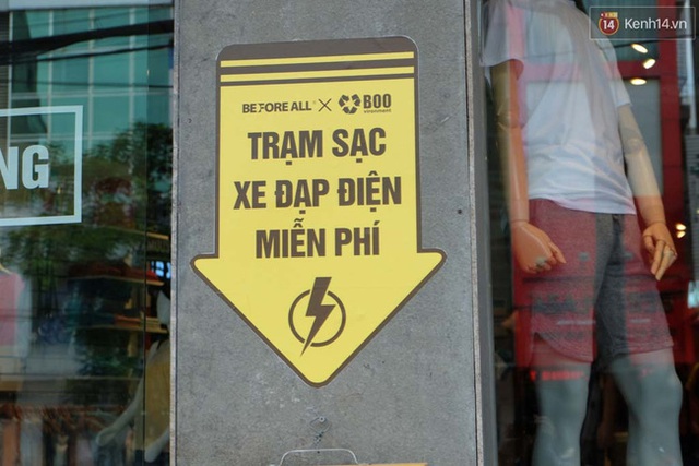 
Trạm sạc điện miễn phí được đặt trên phố Thái Hà.
