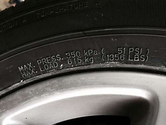 Mức áp suất ghi trên thành lốp mà mức tối đa lốp có thể chịu được. Ảnh minh họa. Nguồn: internet.