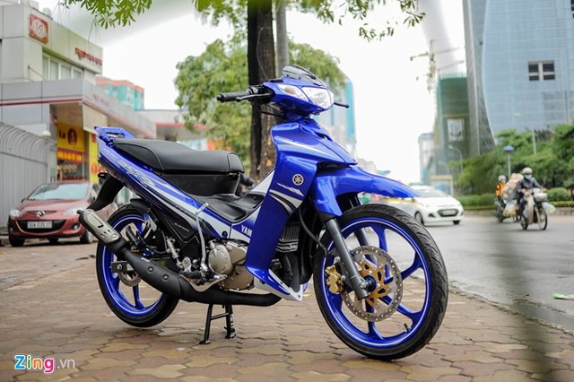 
Yamaha 125ZR có kích thước nhỏ gọn, trọng lượng nhẹ nên thường được sử dụng trong một số giải đua như Malaysian Cub Prix. Chiều dài, rộng cao của xe lần lượt ở mức 1.900 x 675 x 1.035 mm. Chiều cao yên ở mức 752 mm. Trục cơ sở dài 1.250 mm. Trọng lượng khô của 125ZR là khoảng 101 kg.
