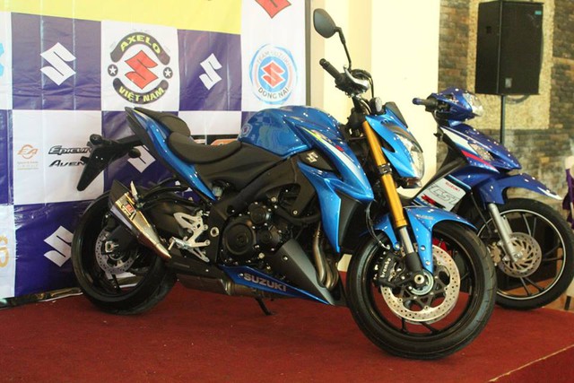 
Suzuki GSX-S1000 chính hãng cũng tham gia ngày hội.
