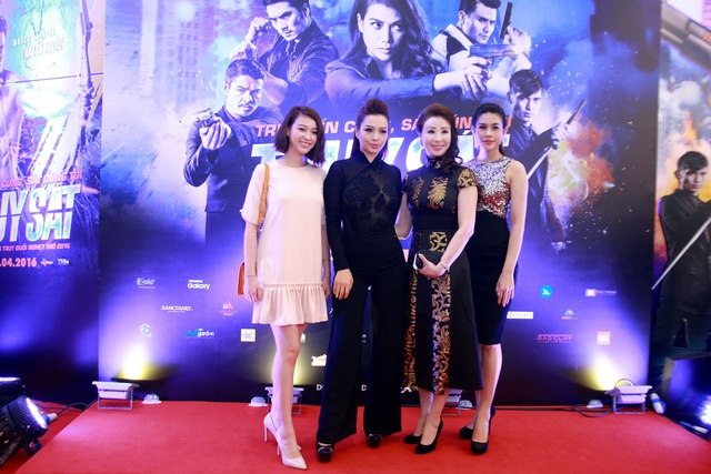 
Top 10 Hoa hậu Việt Nam Trương Tùng Lan, cựu người mẫu Thuý Hằng và nữ hoàng trang sức Lô Hương Trâm cùng nhau đến xem buổi công chiếu bộ phim Truy Sát.
