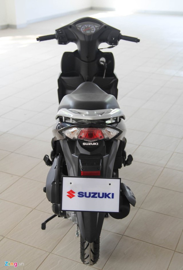 
Trọng lượng khô của Address chỉ 97 kg, nhẹ hơn 2 kg so với mẫu xe tay ga Yamaha Acruzo.
