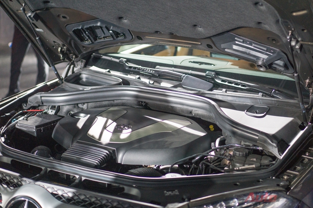 
Mercedes-Benz GLS sở hữu nhiều phiên bản nhất phân khúc. Tất cả các phiên bản đều dùng hệ dẫn động 4 bánh toàn thời gian 4MATIC. GLS là sản phẩm duy nhất có lựa chọn động cơ diesel.
