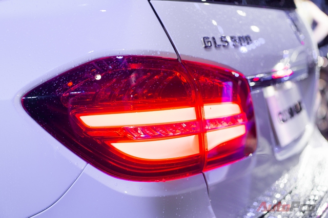 
Được ví là S-Class của dòng SUV nên GLS có đèn hậu mang phong cách thiết kế tương tự.
