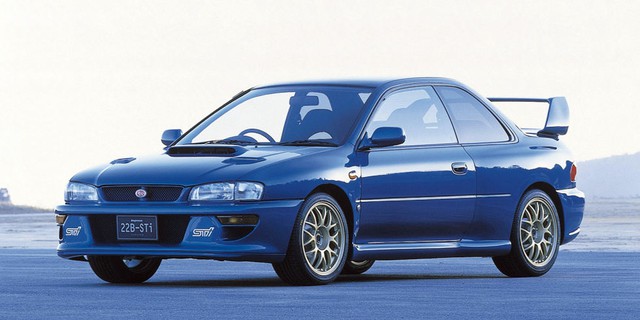 Subaru Impreza 22B - STI 1998: Chiếc cánh gió cỡ lớn lần đầu tiên được xuất hiện trên huyền thoại Subaru 22B. Đây được coi là chiếc xe có ngoại hình đẹp nhất được ra lò bởi STI với phần cản trước được thiết kế khác, mâm xe màu vàng, logo màu hồng và tất nhiên là bao gồm cả phần cánh gió ấn tượng phía sau.