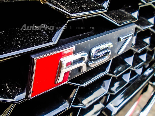 
RS được viết tắt từ Renn Sport (xe đua), vì thế các dòng xe RS của Audi thường mang đến cảm giác lái thể thao hơn, giúp cho các chủ nhân có nhiều trải nghiệm ấn tượng mỗi khi xuống phố.
