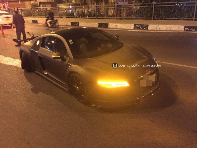 
Audi R8 độ 1 tỷ Đồng gặp nạn vào rạng sáng ngày 22/3/2016.
