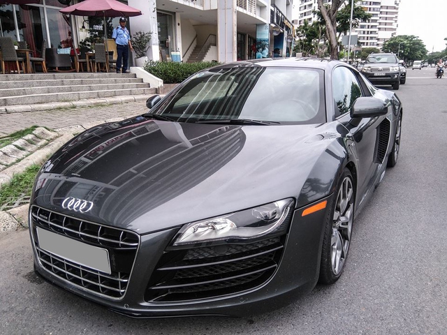 
Audi R8 V10 đầu tiên xuất hiện tại Việt Nam vào năm 2012.
