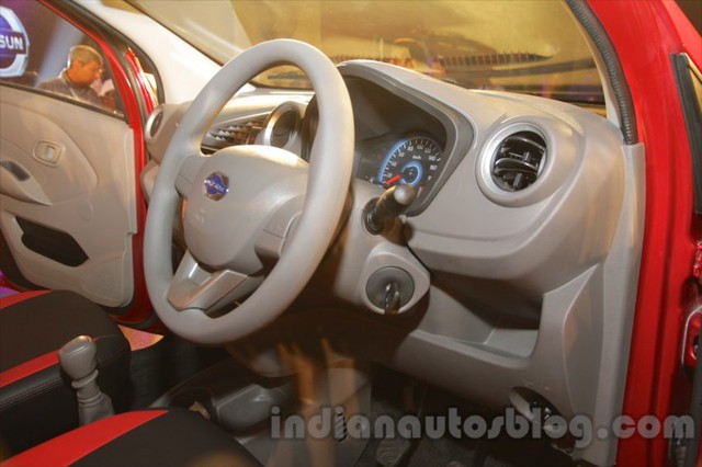 
Trái tim của Datsun redi-GO là khối động cơ xăng 3 xy-lanh, dung tích 800 cc, kết hợp với hộp số sàn 5 cấp. Hiện hãng Datsun chưa công bố thông số kỹ thuật cụ thể của redi-GO. Một lần nữa, hãng Datsun lại khẳng định redi-GO đứng đầu phân khúc về khả năng tiết kiệm nhiên liệu.
