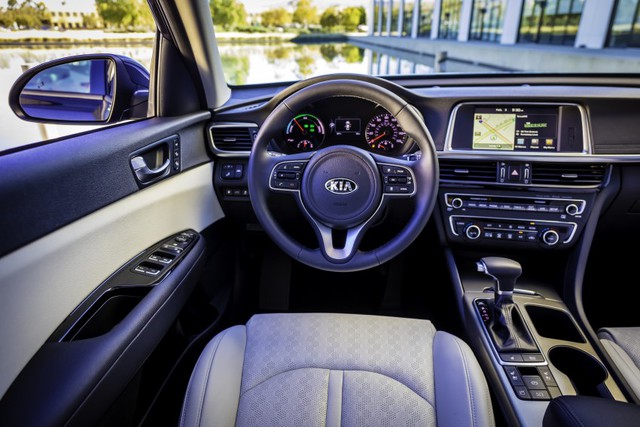 Nội thất của Kia Optima Hybrid 2017