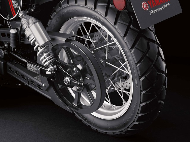 
Chưa hết, Yamaha SCR950 2017 còn được trang bị lốp có kích thước 100/90-19 trước và 140/80-17 sau.
