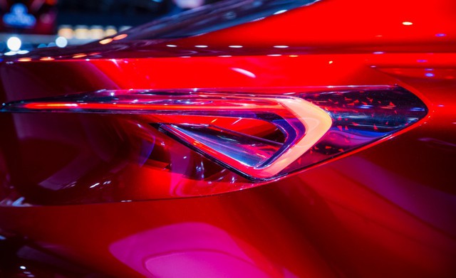 
Ngoài ra, Acura Precision Concept còn đi kèm kính chắn gió sau dốc xuống, đèn hậu có thiết kế sắc sảo, ống xả kép với hình dáng khá thú vị và đèn phanh thứ ba nằm trên cao.
