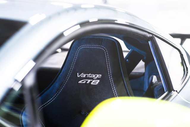 
Theo hãng Aston Martin, chỉ có đúng 150 chiếc Vantage GT8 2017 được sản xuất. Xe sẽ có mặt trên thị trường vào quý IV năm nay với giá khởi điểm 165.000 Bảng, tương đương 235.000 USD.
