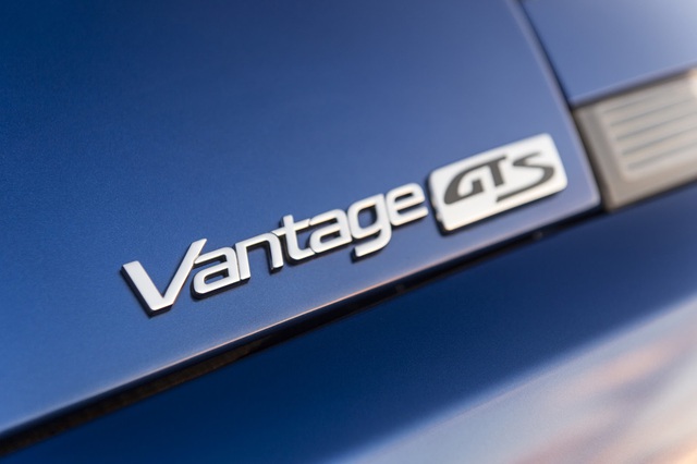 
Trong khi đó, Aston Martin Vantage GTS Lux 2017 không được trang bị hệ thống treo thể thao.
