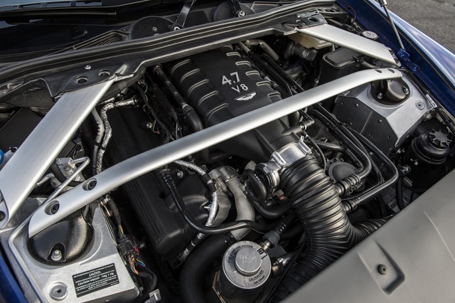 
Cả hai phiên bản của Aston Martin Vantage GTS 2017 đều được trang bị động cơ V8, dung tích 4,7 lít và hộp số sàn 6 cấp hoặc tự động ly hợp đơn 7 cấp. Động cơ lấy từ Aston Martin V8 Vantage sản sinh công suất tối đa 430 mã lực và mô-men xoắn cực đại 490 Nm.
