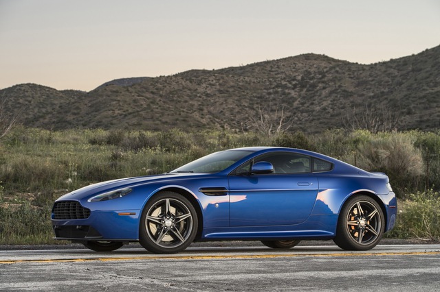 
Hãng Aston Martin đã công bố kế hoạch tung mẫu xe thể thao hạng sang Vantage GTS ra thị trường Mỹ dưới dạng phiên bản 2017. Theo hãng Aston Martin, Vantage GTS 2017 là mẫu xe dành riêng cho thị trường Mỹ.
