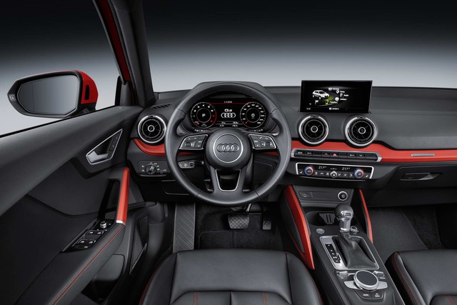 
Đúng như truyền thống của gia đình Audi, Q2 cũng đi kèm rất nhiều công nghệ hiện đại. Có thể kể đến buồng lái ảo của Audi Q2 với màn hình hiển thị thông tin trên kính chắn gió và màn hình 12,3 inch. Bên cạnh đó là hệ thống kiểm soát hành trình thích ứng, tính năng Stop & Go, hỗ trợ khi tắc đường, hỗ trợ bên sườn, hỗ trợ duy trì làn đường, nhận biết biển báo giao thông và hỗ trợ đỗ xe.
