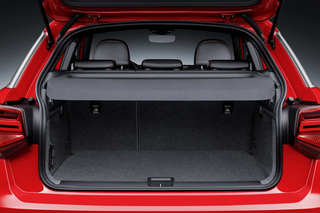 
Audi Q2 có tầm nhìn tồn và khoang hành lý có thể tích chứa 405 lít. Nếu hàng ghế sau gập xuống, thể tích khoang hành lý sẽ tăng lên 1.050 lít.
