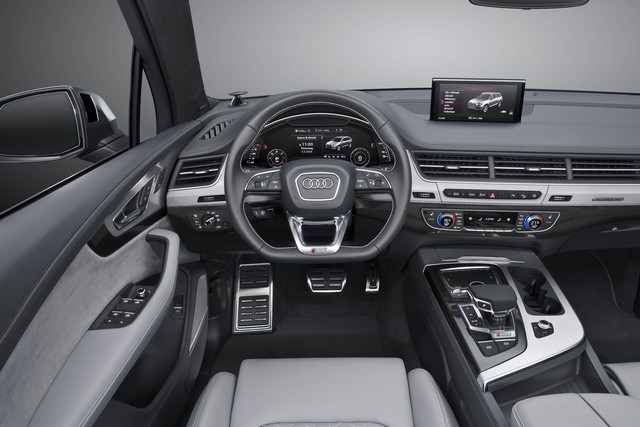 
Tiếp đến là gói Driving Dynamics bao gồm bộ vi sai thể thao, hệ thống cân bằng chống lật cơ điện tử linh hoạt và hệ thống lái 4 bánh. Đèn LED là trang thiết bị tiêu chuẩn của Audi SQ7 TDI 2017. Trong khi đó, đèn pha LED ma trận thuộc danh sách trang thiết bị tùy chọn.
