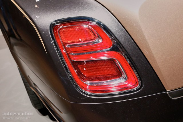 
Hiện giá bán của Bentley Mulsanne EWB 2017 vẫn chưa được công bố. Tuy nhiên, theo hãng Bentley, Mulsanne 2017 tiêu chuẩn đã có giá không dưới 300.000 USD, tương đương 6,7 tỷ Đồng.

