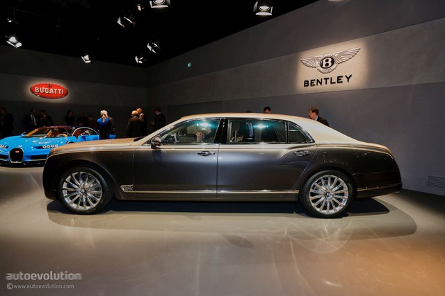 
Khác kỳ phùng địch thủ đồng hương Rolls-Royce, Bentley đã tạo ra những chiếc xe đủ sang trọng để làm hài lòng cả bậc đế vương nhưng không mang lại cảm giác tách biệt hoàn toàn với thế giới bên ngoài. Một lần nữa, Bentley lại chứng minh điều đó khi trình làng Mulsanne 2017 tại triển lãm Geneva năm nay, hiện đang diễn ra ở Thụy Sỹ.
